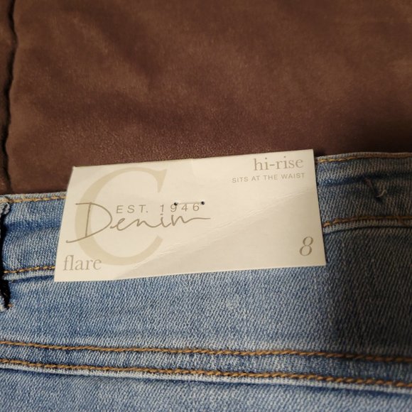 Distressed Lightwash Jeans - Picture 14 of 15